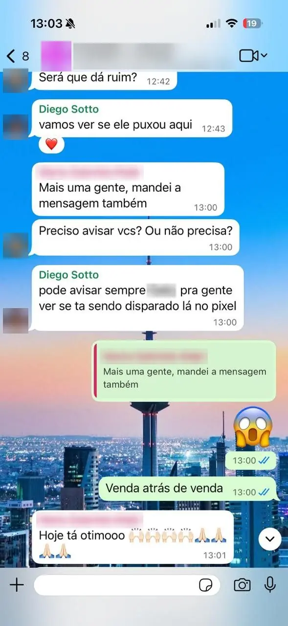 Print de conversa com cliente (dados borrados): venda atrás de venda